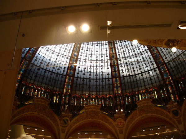Design shoot real appreciation of the shop windows of Paris