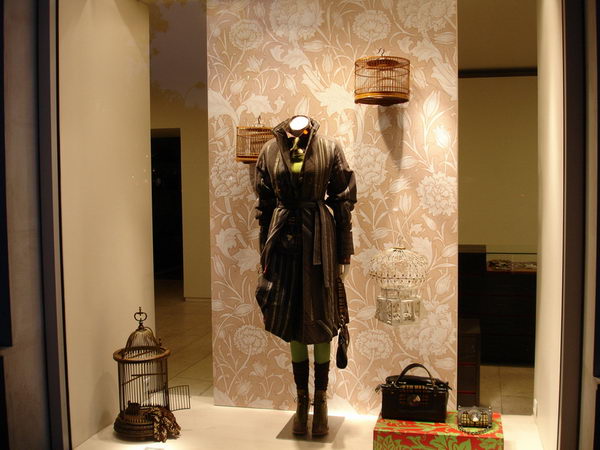 Window to set the streets of Paris