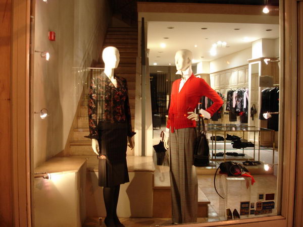 Window to set the streets of Paris