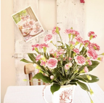 Country style flowers decorated interior design