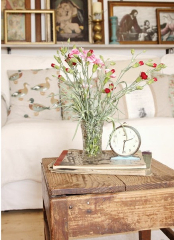 Country style flowers decorated interior design