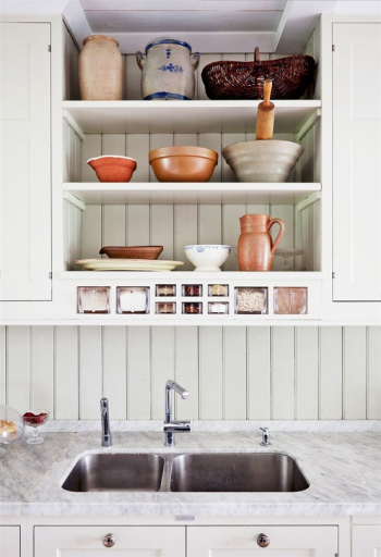 Pure white simple home furnishing