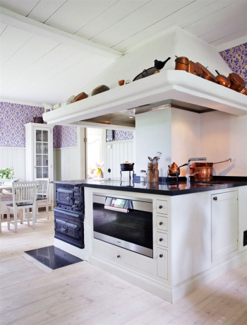 Pure white simple home furnishing