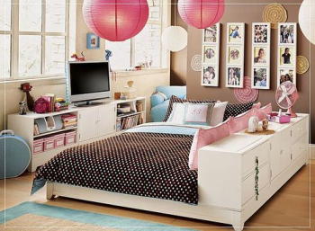Warm and stylish small room