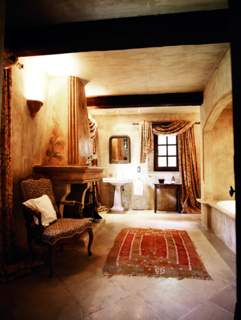 Fashion retro bathroom