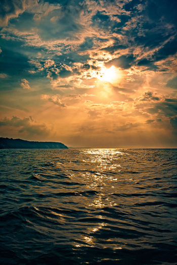 Three senses of the intersection of sea and sky