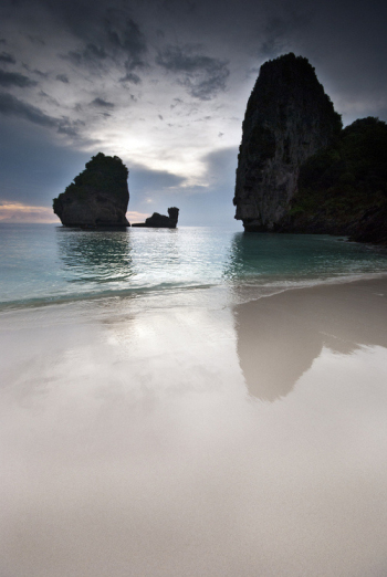 Three senses of the intersection of sea and sky