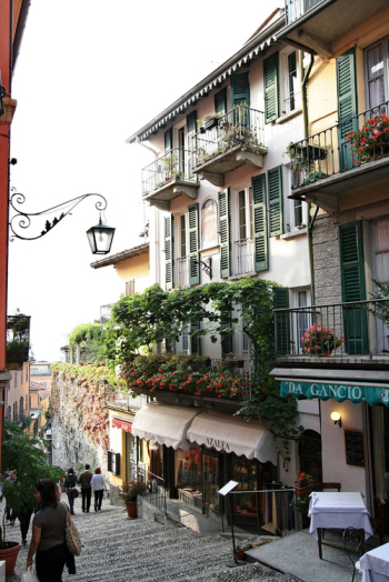 European-style street shooting