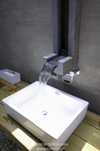 Outdoor work sink works
