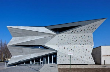 Polygon modeling cultural center