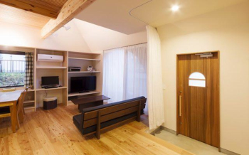 Tilt housing design with interior diagram