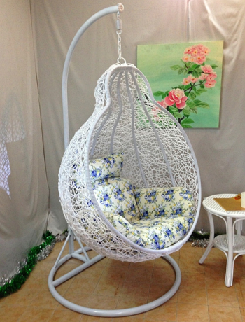 Nest hanging rattan chair